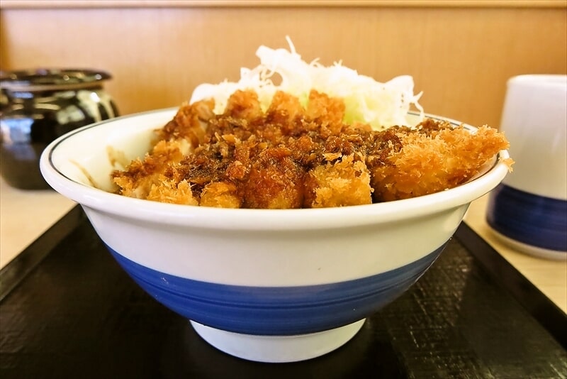 『かつや』ど真ん中ベーコンエッグソースカツ丼7