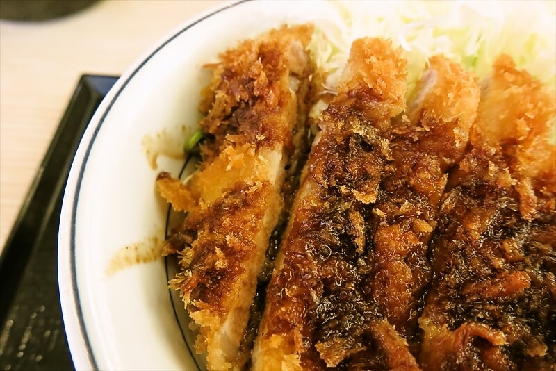 『かつや』ど真ん中ベーコンエッグソースカツ丼9