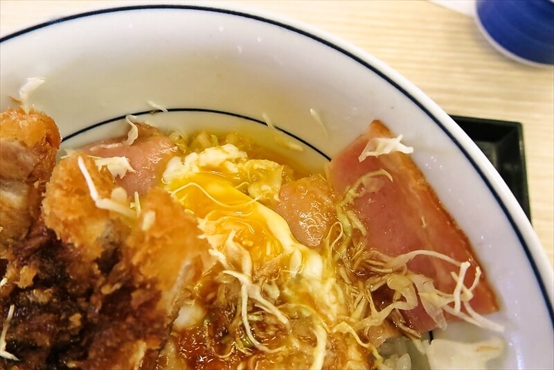 『かつや』ど真ん中ベーコンエッグソースカツ丼13