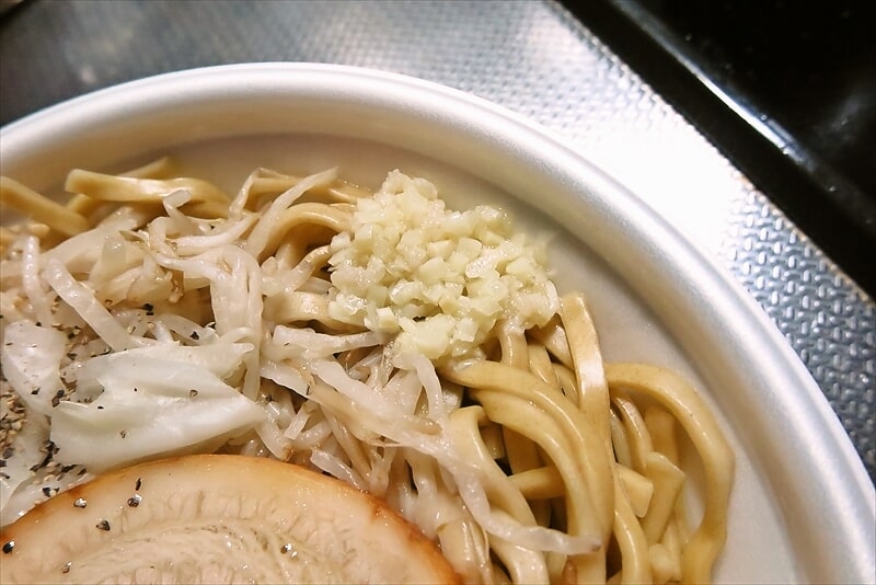 『ローソン』ニンニク入れてます満腹濃厚豚ラーメン9