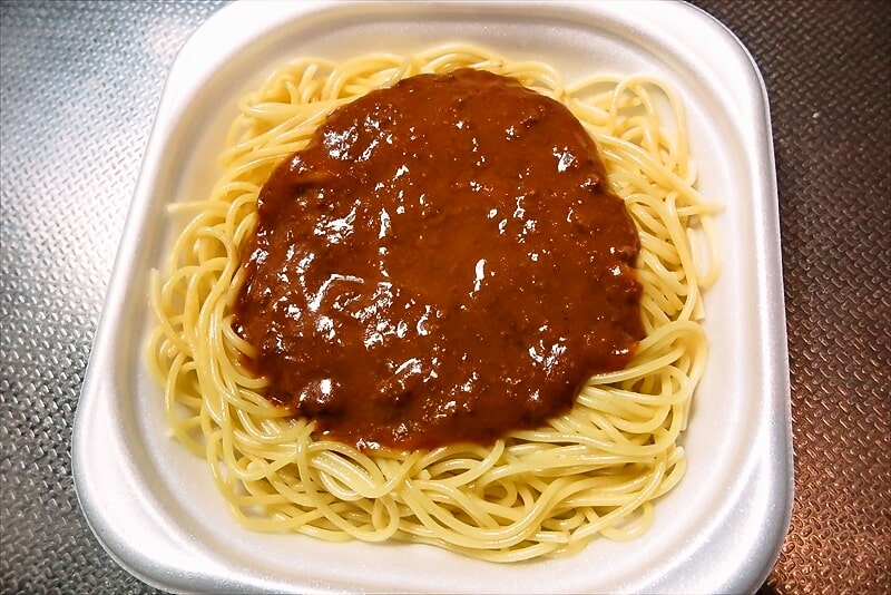 『セブンイレブン』じっくり煮込んだミートソースパスタ弁当6