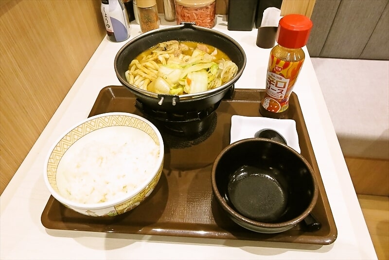 『すき家』鶏カレー担々鍋定食1