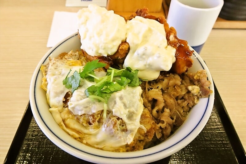 2025年1月『かつや』牛・豚・鶏のトリプルカツ丼ヘビー2