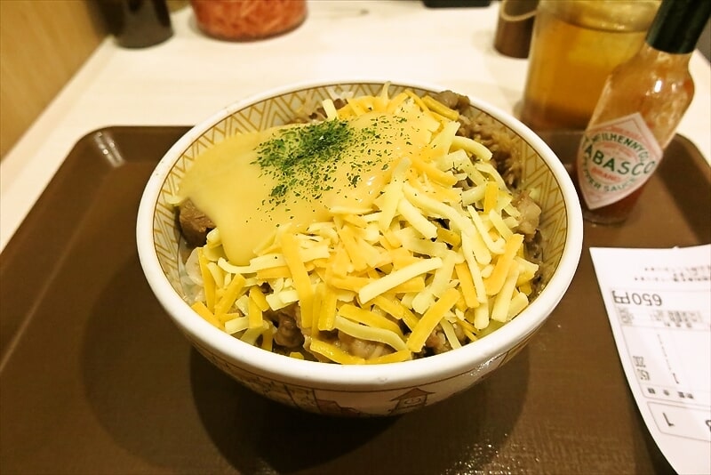 『すき家』とろ～り3種のチーズ牛丼並盛1