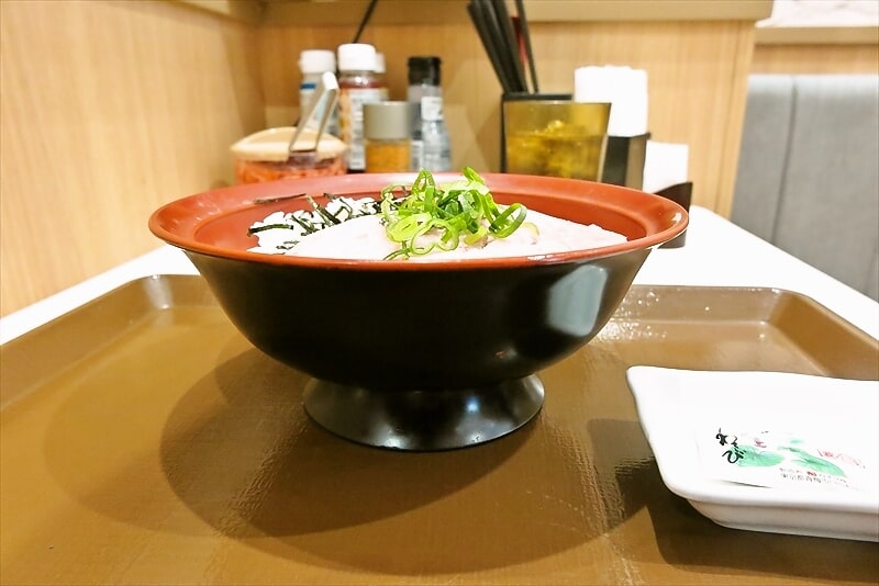 『すき家』まぐろたたき丼（フリスビー丼）2