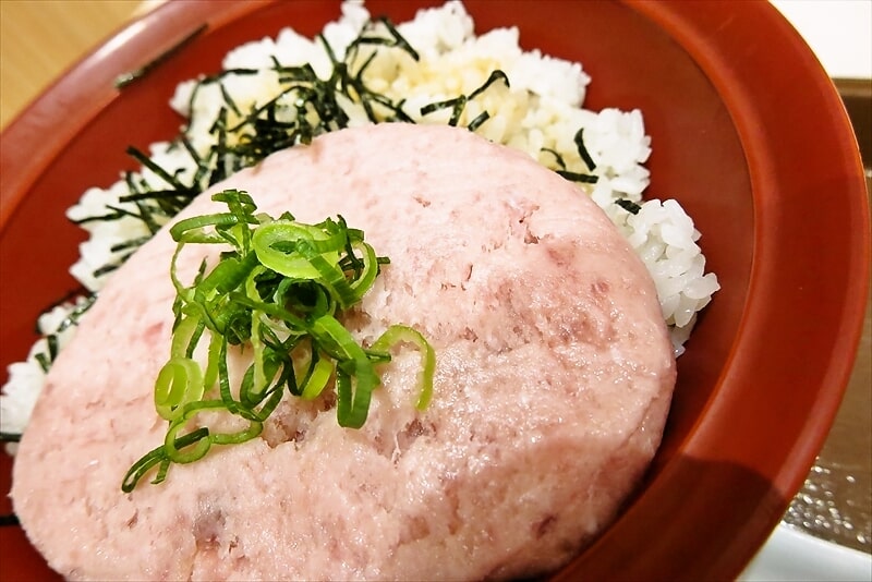 『すき家』まぐろたたき丼（フリスビー丼）6