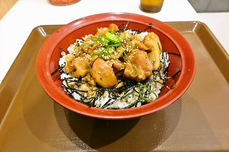 『すき家 淵野辺店』炭火やきとり丼（焼鳥丼）1