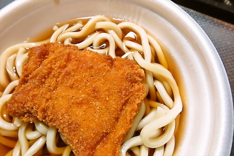 2025年『ファミリーマート』こだわりだしの大盛かけうどん＆ファミチキ20