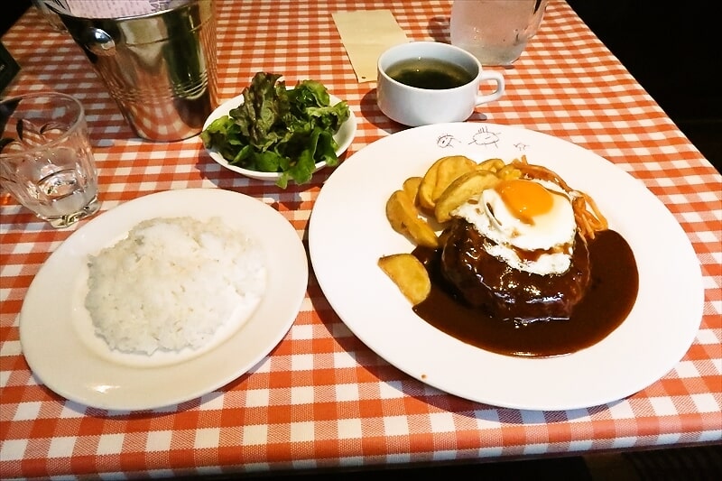 松本市『レストラン どんぐり』目玉焼きのせハンバーグランチ1