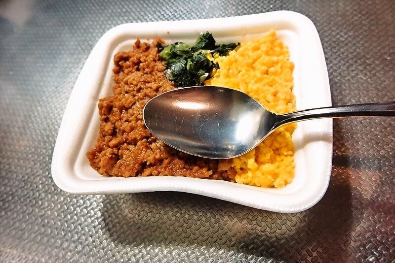 『ファミリーマート』鶏のうまみ！鶏そぼろ弁当12