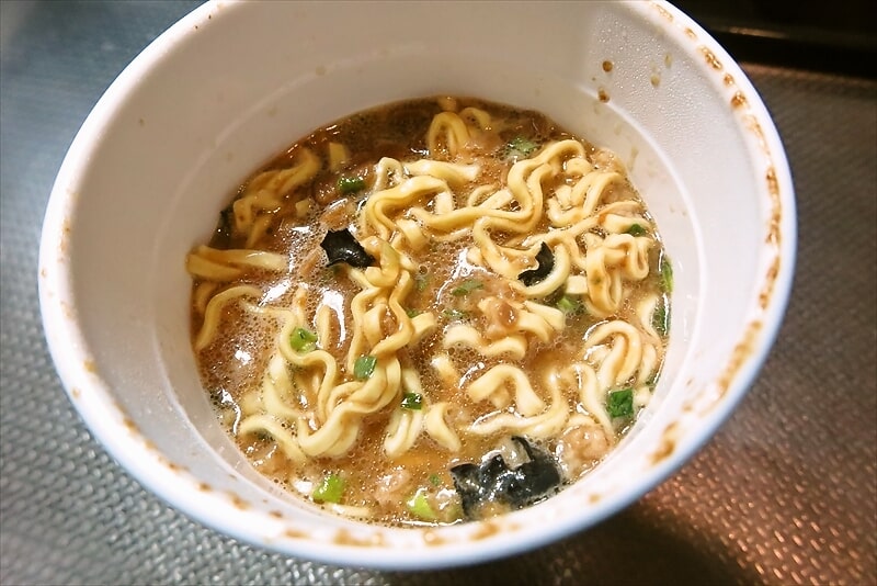 『ファミリーマート』マルちゃん うまいヨゆうちゃんラーメン どっ豚骨カップ麺11