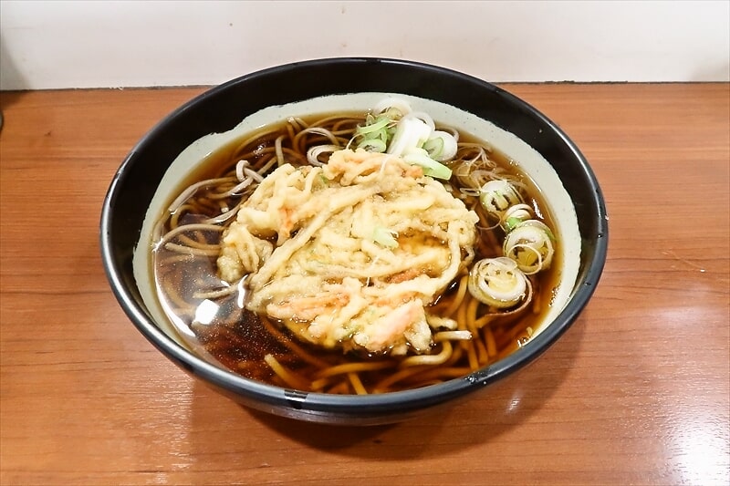 長野県松本市『駅そば イイダヤ軒 松本駅前店』天ぷらそば1