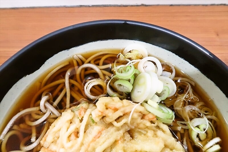 長野県松本市『駅そば イイダヤ軒 松本駅前店』天ぷらそば4