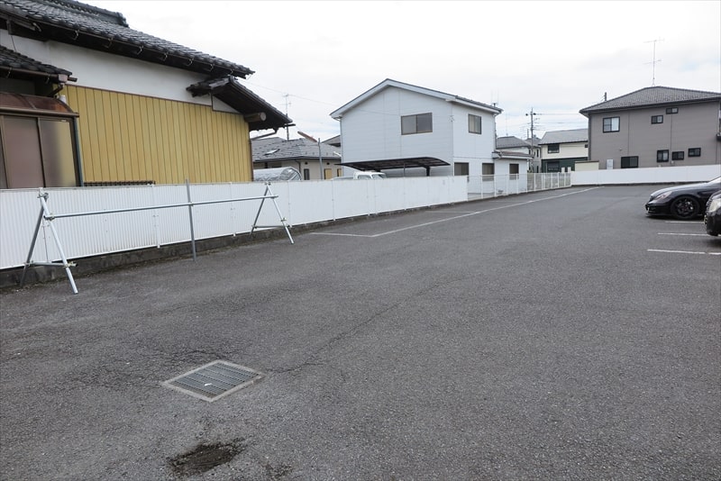 『肉汁うどんの南哲 相模原城山店（2号店）』駐車場＆サイクルラック