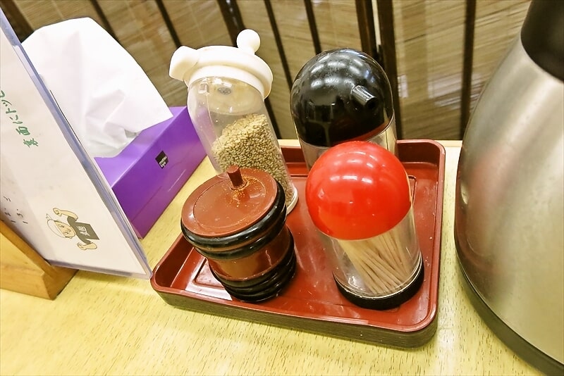 相模原市川尻『うどん さと山』卓上調味料