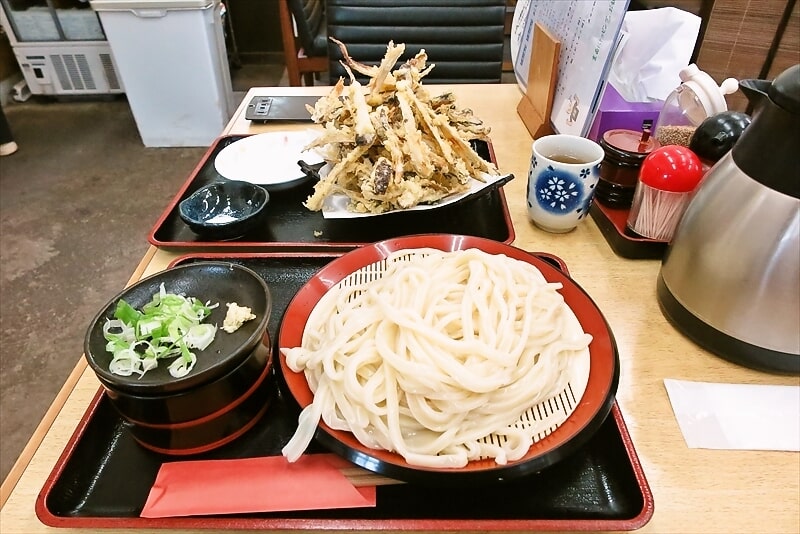 相模原市川尻『うどん さと山』ざるうどん大盛り＆ごぼうのかき揚げ1
