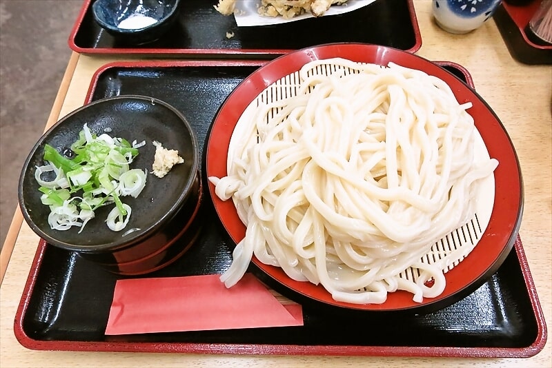 相模原市川尻『うどん さと山』ざるうどん大盛り＆ごぼうのかき揚げ2