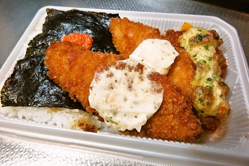 『セブンイレブン』お値段そのまま！増量祭 おかかたっぷり 明太のり弁当9
