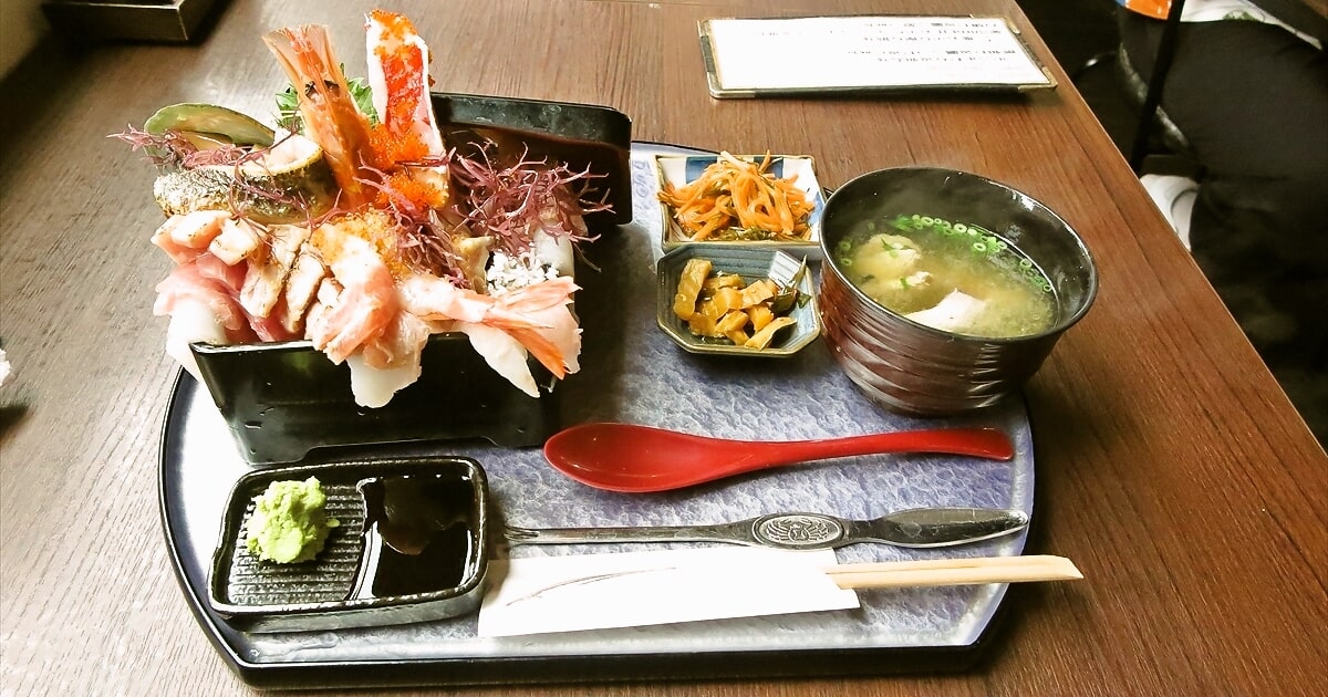 町田市『和ダイニング知龍（ちりゅう）』まんぷく定食海鮮重サムネイル