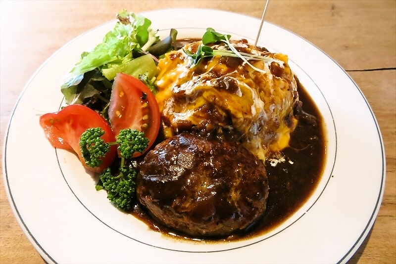 相模原市『ハックルベリー』オムバーグプレート（オムライス）2