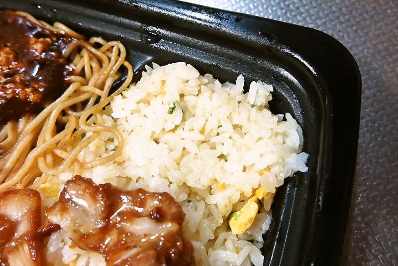 『ローソン』よくばり合体メシ 炒飯＆麻婆焼そば11