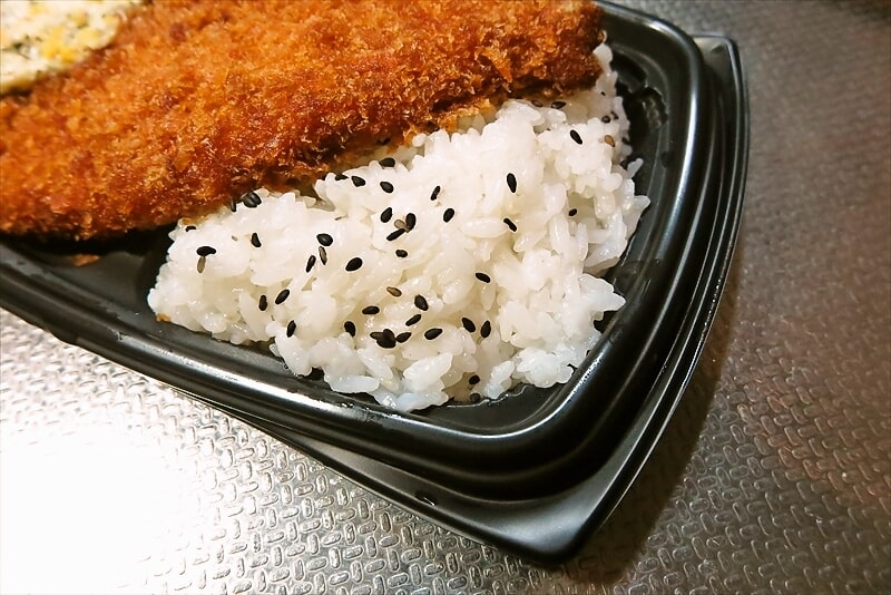 『ローソンストア100』盛りすぎ！白身魚フライ&鶏もも唐揚げ弁当8