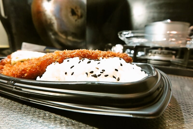 『ローソンストア100』盛りすぎ！白身魚フライ&鶏もも唐揚げ弁当12