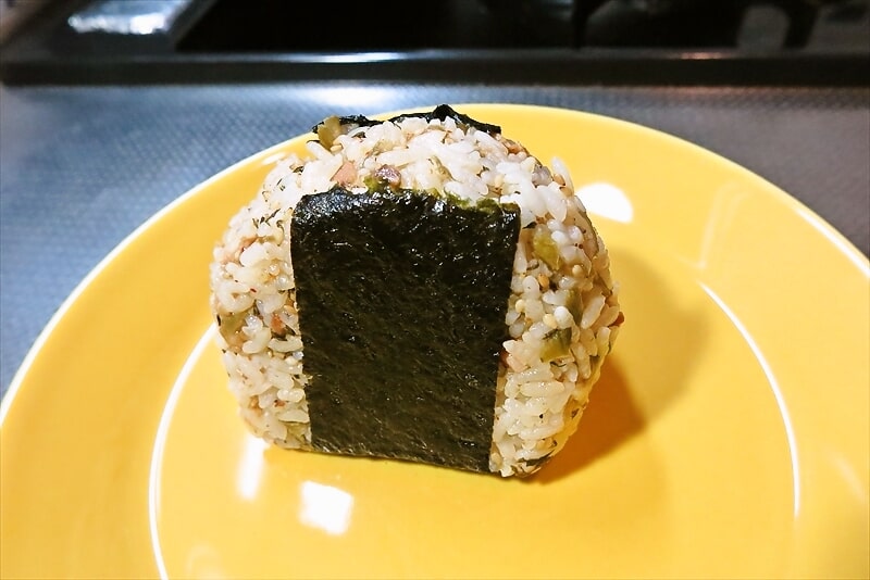『ローソン』盛りすぎ！高菜チャーシューおにぎり7