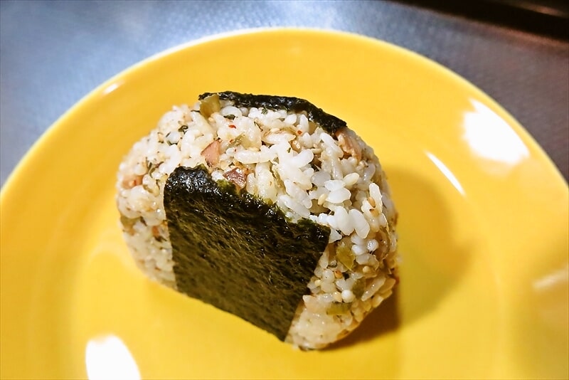 『ローソン』盛りすぎ！高菜チャーシューおにぎり8