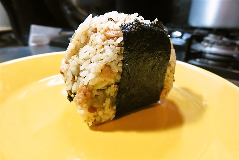 『ローソン』盛りすぎ！高菜チャーシューおにぎり10