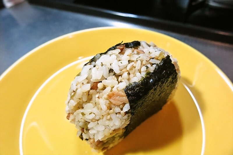 『ローソン』盛りすぎ！高菜チャーシューおにぎり11
