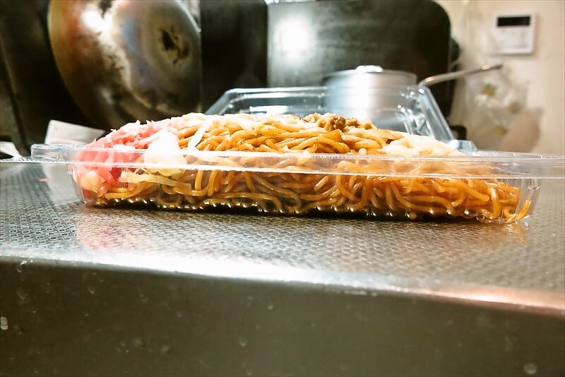 2025年6月『ローソン』創業祭 盛りすぎチャレンジ 麺50%増量 ソース焼そば6