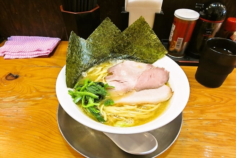 相模原市『家系ラーメン 六郷家（ろくごうや）』ラーメン1