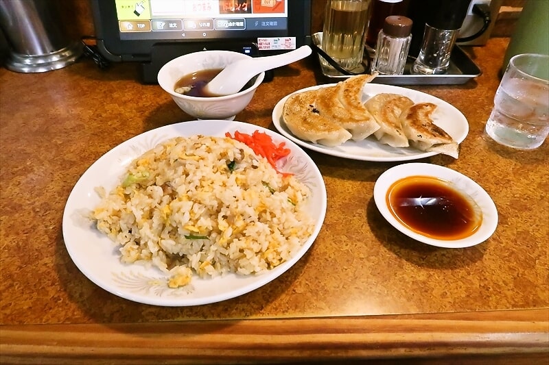 『珍来総本店直営 八潮ドライブイン店』ニンニクチャーハン1