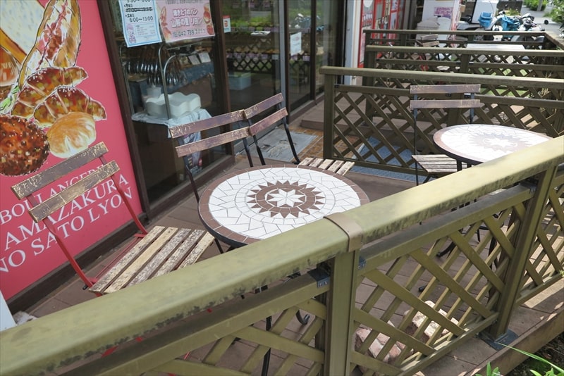町田市成瀬『石窯のパン屋さん 山桜の里 リヨン』飲食スペース