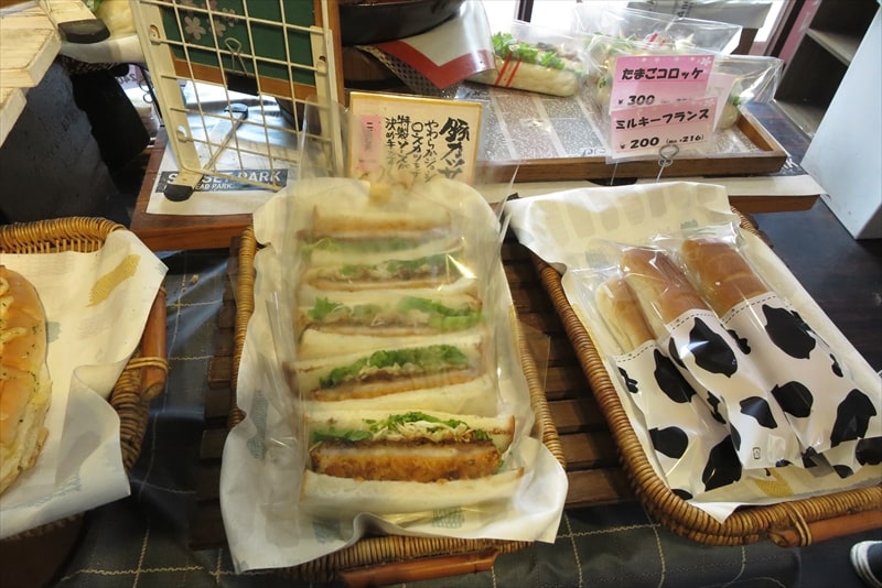 町田市成瀬『石窯のパン屋さん 山桜の里 リヨン』パン各種1