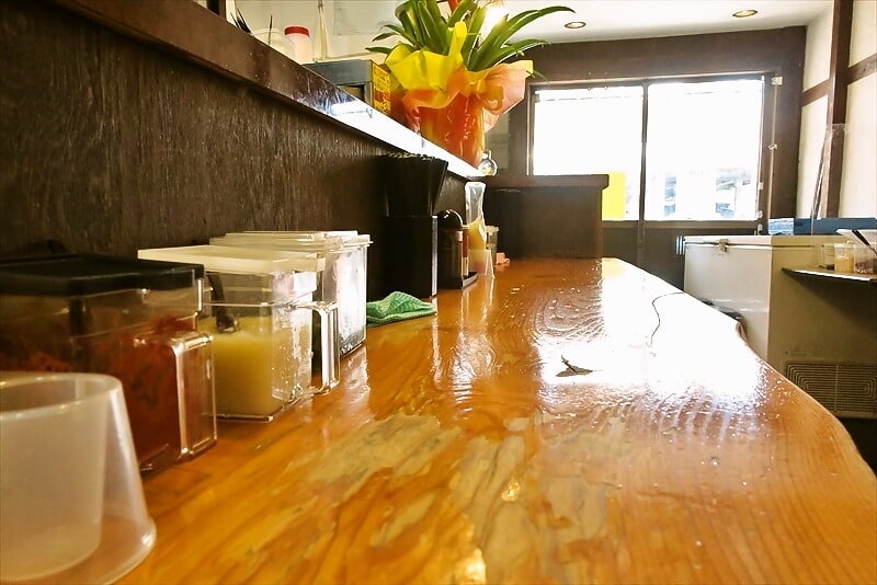 相模原市『家系ラーメン 六郷家』店内写真カウンター席