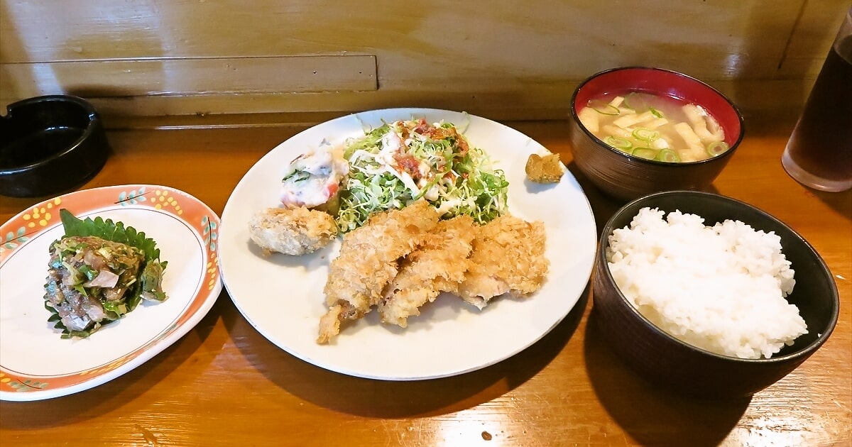 町田駅『居酒屋 田むら』アジフライ定食&アジのなめろうサムネイル
