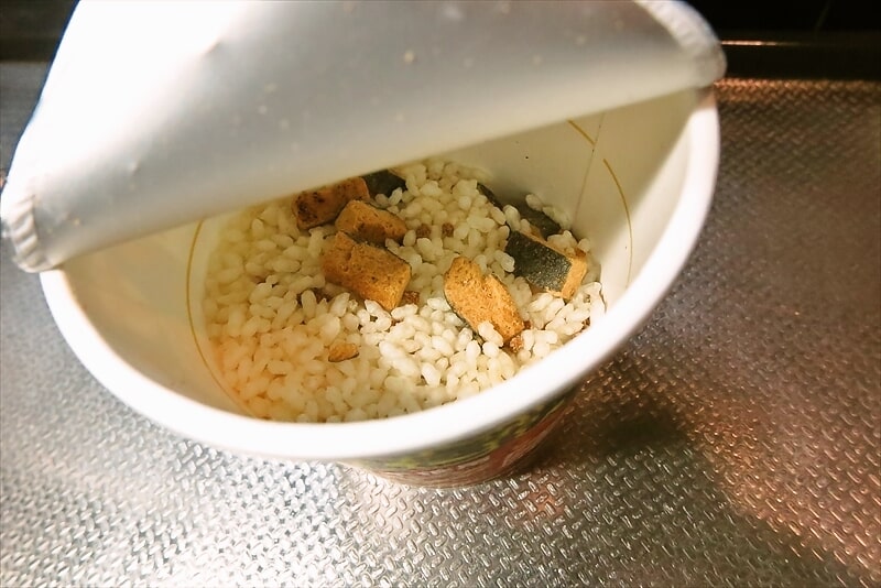 『日新 謎うなぎ丼』カップライス9