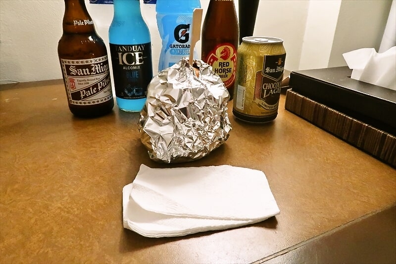 フィリピンのジュースとビール＆ハンバーガー1