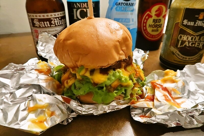 フィリピンのジュースとビール＆ハンバーガー2
