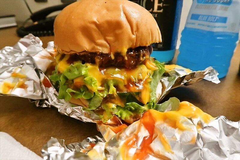 フィリピンのジュースとビール＆ハンバーガー5
