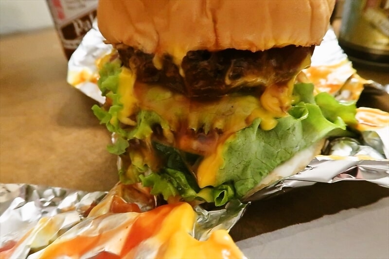 フィリピンのジュースとビール＆ハンバーガー6