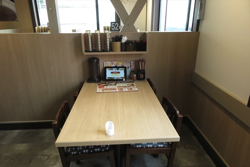 神奈川県相模原市『資さんうどん相模大野店』テーブル席