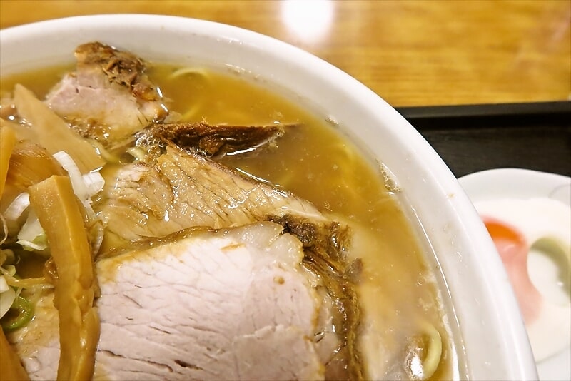 2025年相模原市『淵野辺 大勝軒』ラーメンネギ多め目玉焼き5