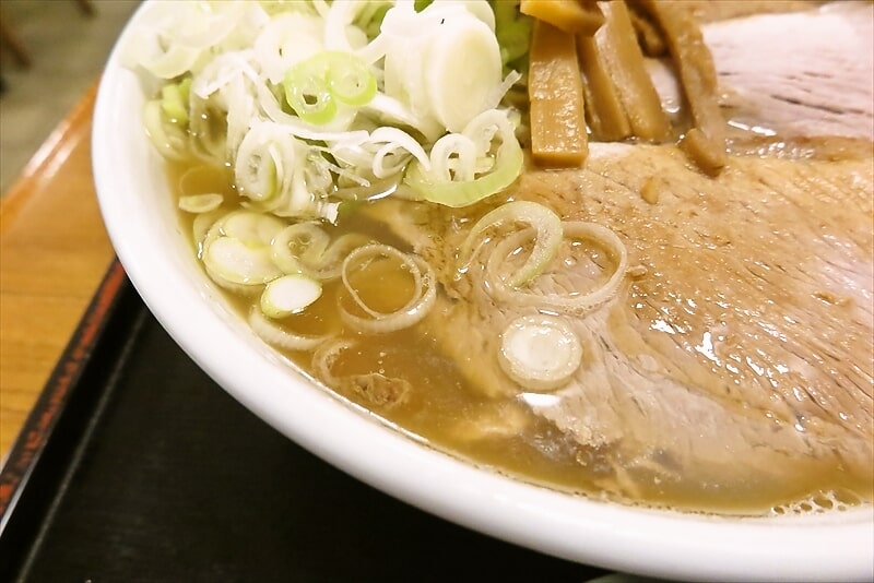 2025年相模原市『淵野辺 大勝軒』ラーメンネギ多め目玉焼き7