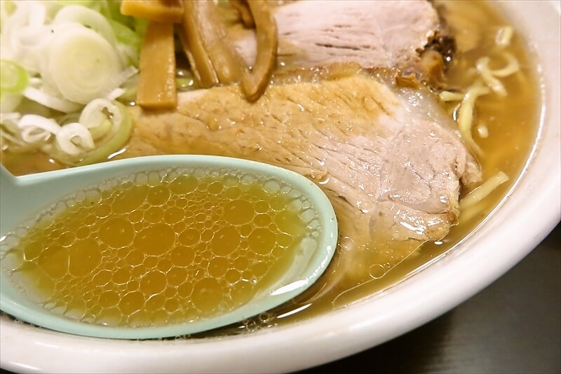 2025年相模原市『淵野辺 大勝軒』ラーメンネギ多め目玉焼き9