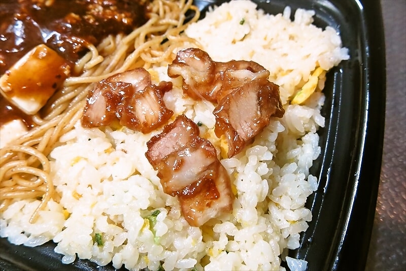 『ローソン』よくばり合体メシ 炒飯＆麻婆焼そば9