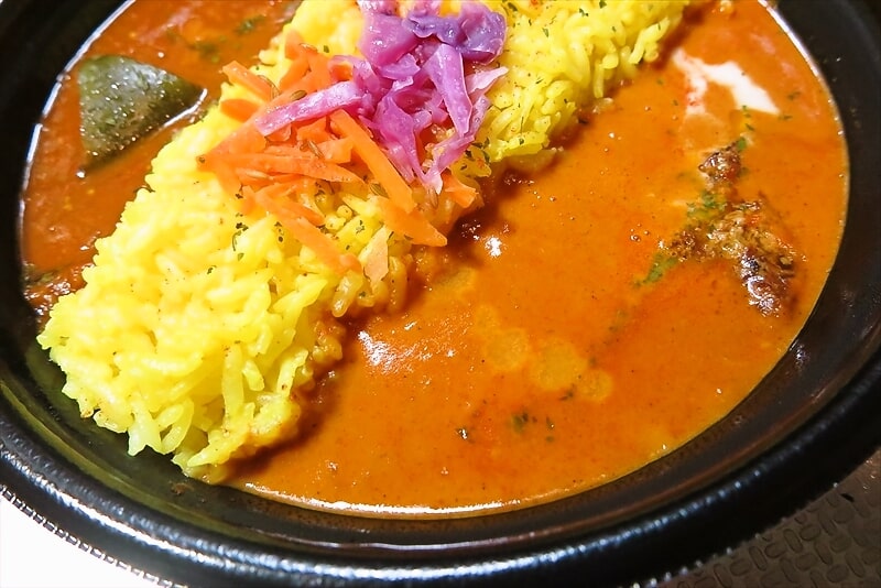 『セブンイレブン』エリックサウス監修あいがけスパイスカレー チキン＆バターチキンカレー10