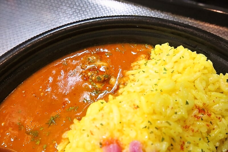 『セブンイレブン』エリックサウス監修あいがけスパイスカレー チキン＆バターチキンカレー11